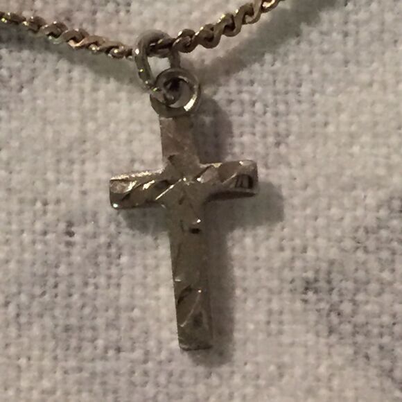 🦄 Etched Cross Pendant Necklace Sterling Silver - Picture 1 of 7
